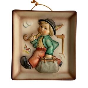 Goebel Hummel wall plaque titled The Merry Wanderer  #92. Vintage 5” x 4.5”